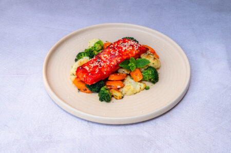 FILETO SALMONI “BBQ SAUCE” DHE PERIME TIGANI (180gr)