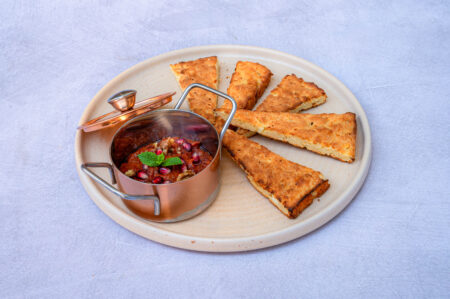 “MUHAMMARA” ME KULAÇ “SI NË SHTËPI”