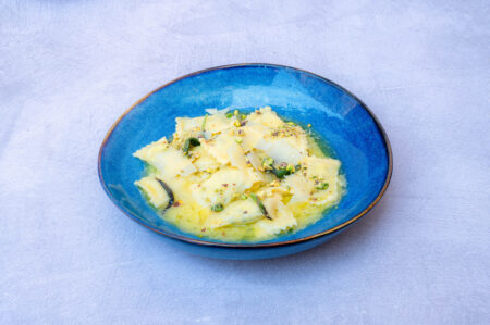 “RAVIOLI ARTIGIANALI AL BURRO, SALVIA E PISTACCHI”