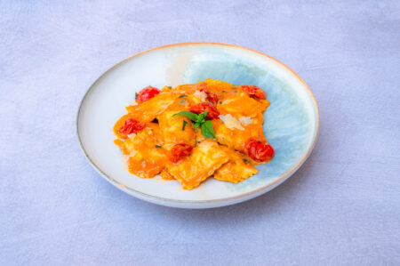 RAVIOLI ME SALCË “AURORA”