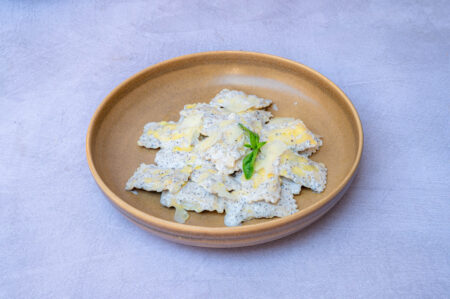 “RAVIOLI PICCOLI CON CREMA AL TARTUFO”